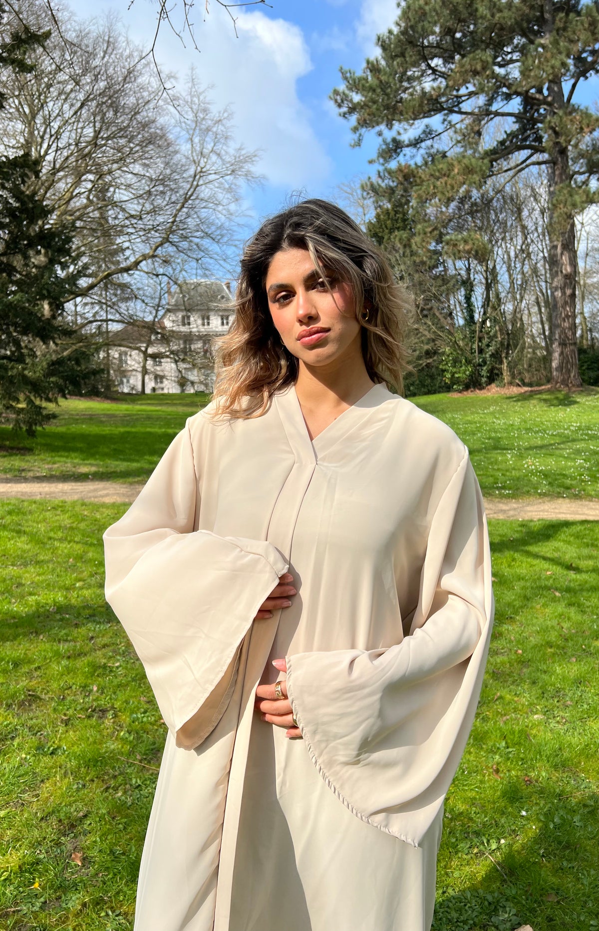 Abaya manche évasée beige